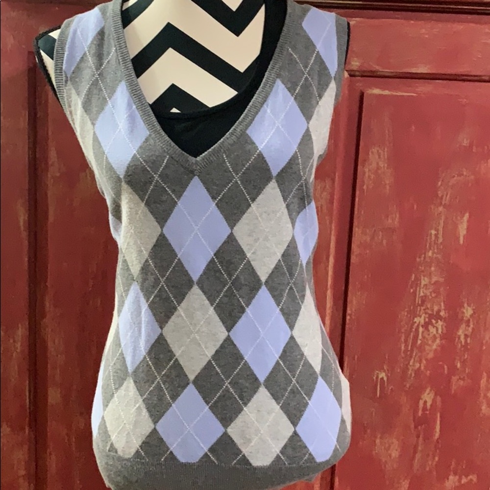 Short Sleeve V neck Sweater